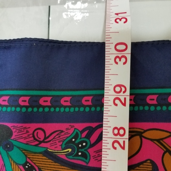 The Specialty House Scarf Made in Italy - Picture 3 of 9